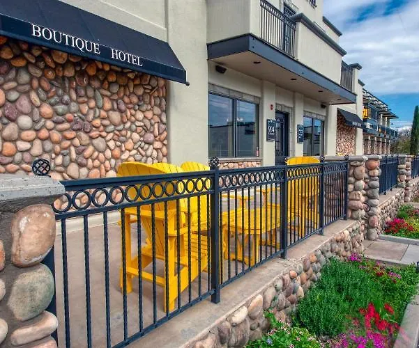 The Tavern Cottonwood