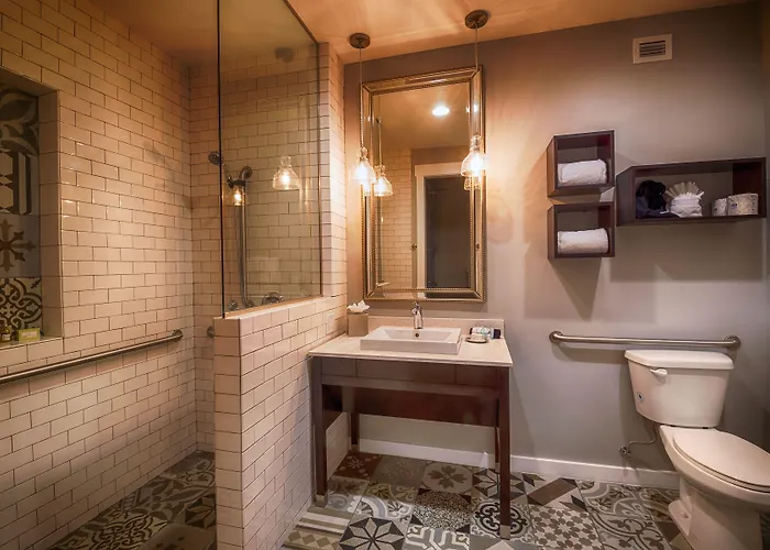 The Tavern Hotel Cottonwood